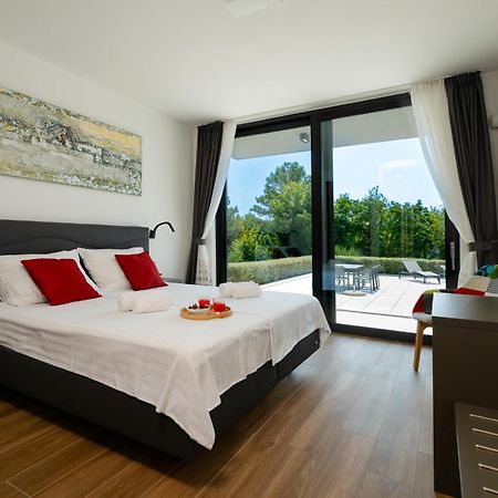Martincic Residence - 5 Stars Luxury With Pool Heating On 4000M2 Rakalj Exterior foto